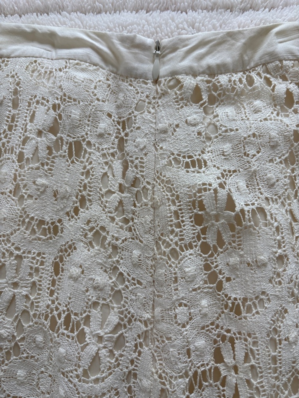 Banana Republic lace overlay skirt - Picture 4 of 6